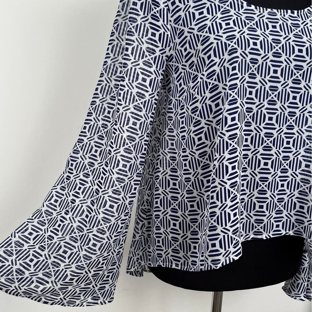 Blu Pepper semi-sheer Navy Geometric Cutout Back Long Sleeve Top Size Medium NWT - Picture 4 of 9